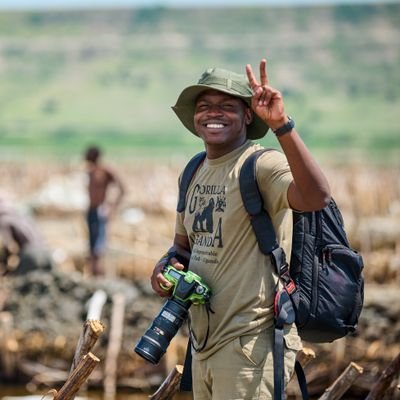 Am a Tour Guide🦍🦁🦏🐘🌵 and a Travel photographer📷