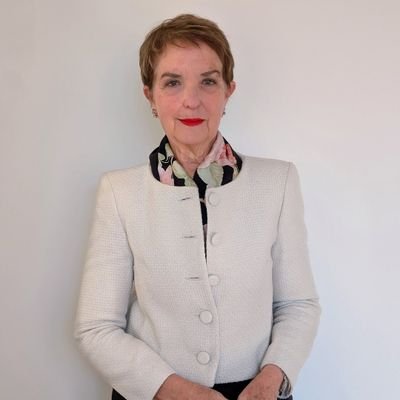 Hija, madre, abuela y viuda. Exministra e ingeniera. Presidenta de @COPSACHILE