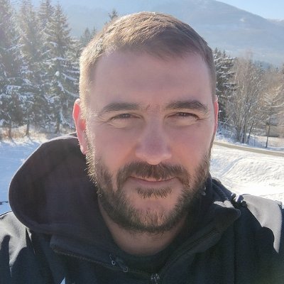 Tato nastolatki i bliźniaków.
Polityka.
IT.
Fan sportu, e-sportu i fantastyki.
Zdrowy rozsądek.
Generalnie, lubię wiedzieć.