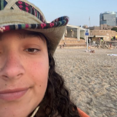 אני פה רק בשביל תמונות מהעונה הרביעית של סוי לונה לא להתלהב