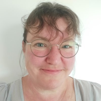 Freelance journalist, writer and sub editor. Wife/mum. Lover of Clive Barker AND Jane Austen. Eater of not enough cakes. Opinions all mine.