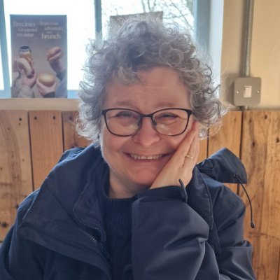 lisamillerart's profile picture. Artist who loves oil paint, the Natural World, gardening and horseracing.