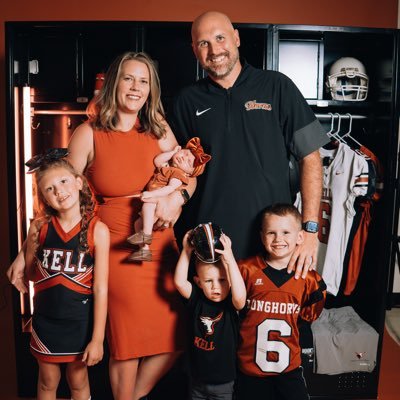 Wife of Kell HS Head 🏈Coach Bobby May, Mama of Ileigh, Brixon & Waylen & Harlow, Lover of Jesus, 🐶x3, 🐥x12, Mama May to all current & former football players