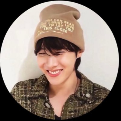 💜ホソク大好き。ソウル、たまアリ両日、京セラ両日。ファイナルも。釜山コン参戦。すでに還暦ですが関係なく仲良くしてくれると嬉しいです💜