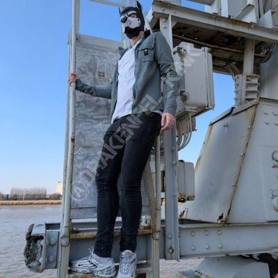 Kinky | Gaymer | 26 | London based | Switchy | Rubber, sneakers & more |