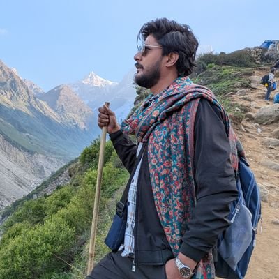 ये भगवा रंग सिर्फ रंग नही, शान है मेरी।
मैं तो हिन्दुस्तान की छवि के लिए मरता हूँ,
इसलिए किसी से नही डरता हूँ !! 🕉🇮🇳