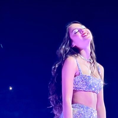 🎶Adress the letters to the holes in my butterfly wings 🦋Just a girl who’s biggest dream is to hug Olivia…💜Got notified by livieshq x87+follows🥹coneworld x1