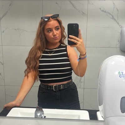 laurawrightt_'s profile picture. 