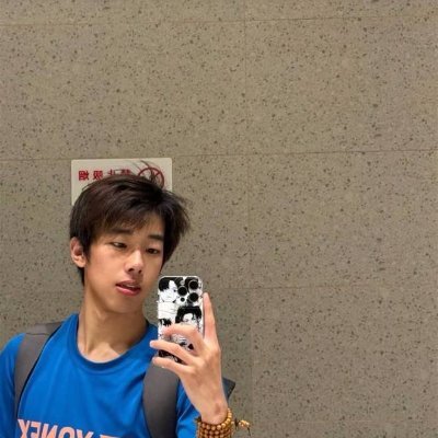 羽球人，爱好羽毛球🏸22/180/65，球速嘎嘎猛，喜欢看我打球或者和我一起打球的，想玩点羞耻感，主动点私信，门槛88，可以抵一次视飞，视飞一次150露脸，不露脸50