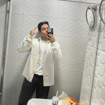 Leonidas_2508's profile picture. Ing civil pucp 👷
-
lit este es mi blog diario :)