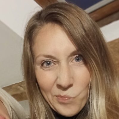 Je me présente Nathalie , mère divorcé mais indépendante, je suis chef d’une entreprise de produits cosmétiques, en France ,mais je vie actuellement à Montréal