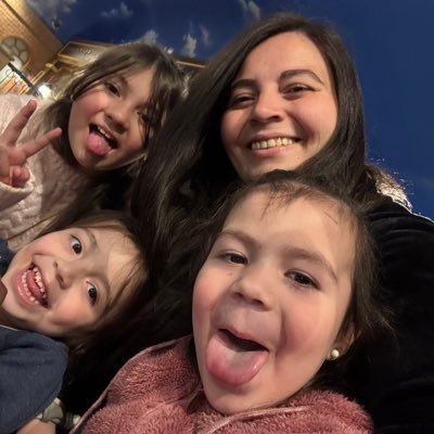 🙋🏻♀️ Mamá de Mai, Flo y Emma 👧🏻👧🏻👧🏻 Futbolera, Cruzada de alma, sentimiento y sangre 💙 https://t.co/BkDhyqc1RJ 👩🏻🍳