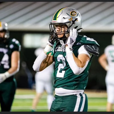 2️⃣6’2 220 LB - state champ 💍 2x first team all district - first team all state - 200+ tackles - 5 def TDs - 6 FFs - 50 TFL - 4 ints - (all in 2 seasons)