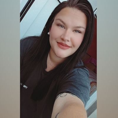 27 años - Escorpina 🦂
Maquilladora 💋💄
Mamá de Emily Alin 👑