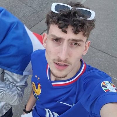 fiomyo's profile picture. Keep quiet & let your work do the talking. 
French Content Creator 🎥🇫🇷