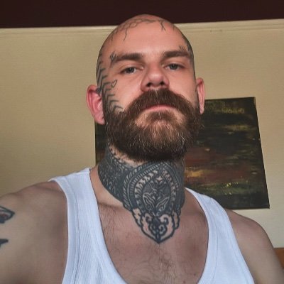 Coastcase's profile picture. who’s a good boy? you are! DM’s open - let’s collab.