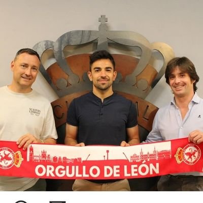 RoberLorenzo_PF's profile picture. ⚽| PF @CyDLeonesa - 
Ex @GetafeCF @ibizaud y @realvalladolid 
👨🏻‍🏫| Profesor @uemc - Ponente @AgentsSport
📚| Máster PF + Prev./Readap. Fútbol