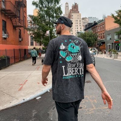 The world breaks everyone, and afterward, some are strong at the broken places — Spent a decade in tech, now living the dad life #SpreadLove #goNets