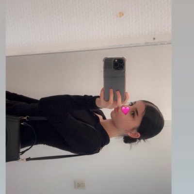 ZeynepP57859256's profile picture. 