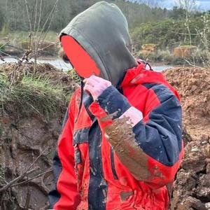 wellies, riding boots & waterproofs 🥾👢
❤️ mud
🇬🇧 23 y/o
All pics/videos are mine.
Instagram & Youtube under same name