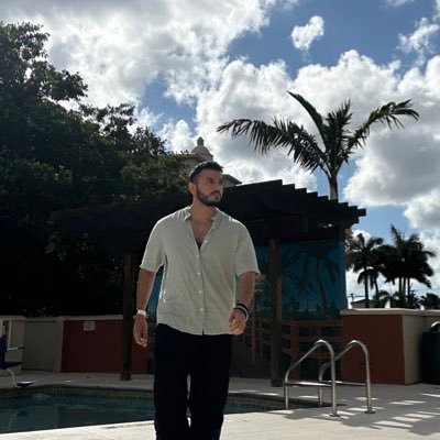 dhruve19's profile picture. lets fly!