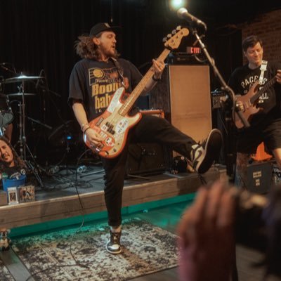 i love my wife | 26 | Rippin Gigs and Farts | they/he | musician/tech/merch/booking fella for hire | @summerbruise69