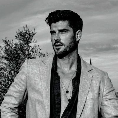 Fotógrafo Freelance. Enfermero en Urgencias, turno de noche. Para atrás ni para coger impulso, comenzando de cero.
Cuenta Rol. #FreeRol
