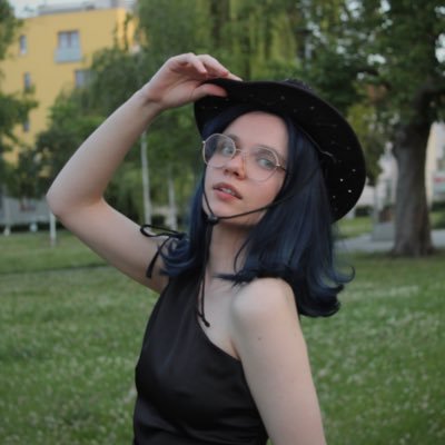 kriiwsx's profile picture. Як же мені хуйово IT’S THE MOST WONDERFUL TIME OF THE YEEEEAAAR