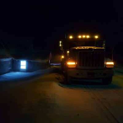 KemmerenPete's profile picture. Fuel truck driver, Beekeeper, Dad.
