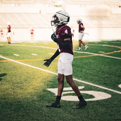 6’1 165| 40 time: 4.5| Class of 27’ DB| Varsity PSHS| 2 Sport Athlete| Bench: 205| Squat: 375| Email:nurisimms50@gmail.com| DM’ s open!