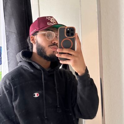 It’s pronounced uhh-ryan • Artist • he/him • click the linktree for my workout plan • 🇨🇻