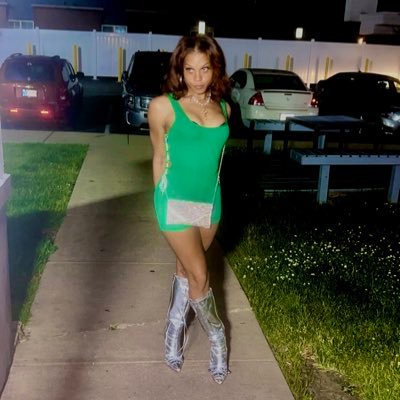 - f e m 💐| sensual🍒 | artistic 👠 | ginger 🧡| m a g i c a l 🔮✨