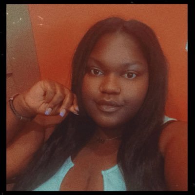 prettygoddess_2's profile picture. school 🏫 , work, and family 👪