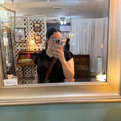 strawberrylinds's profile picture. I’m your favorite reference, baby #Timetohunt