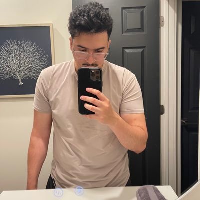 aber0d's profile picture. “A heart’s a heavy burden” - Sophie Hatter