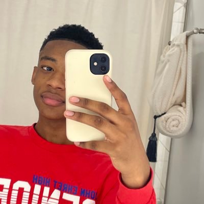 laathr333's profile picture. 💜