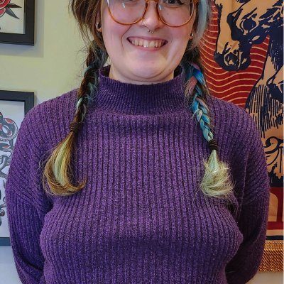 Hi I'm Lilly! 😘 Dorky bookworm with a dirty mind & a camera ‼️I reply on my paid pages!‼️ 🎉 Free video when you subscribe!! 🎉 🔗👇 @lillyluvsbooks