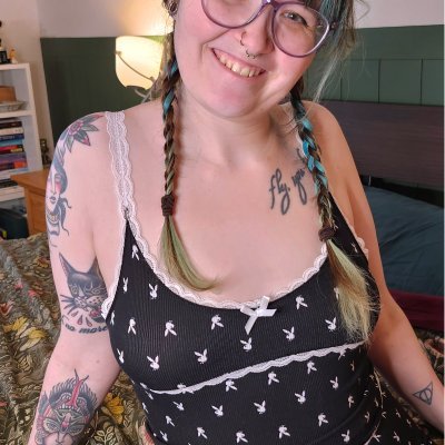 Hi I'm Lilly! 😘 Dorky bookworm with a dirty mind & a camera ‼️I reply on my paid pages!‼️ 🎉 Free video when you subscribe!! 🎉 🔗👇 @lillysxlibrary