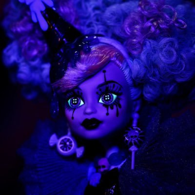 liminallolita's profile picture. like each unique toy on her shelves , she is one of a kind , too . she is herself , not a shadow in anyone's story · SLEEP FOREVER FANS DNI