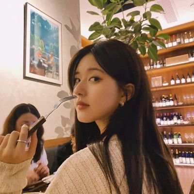 yuxiflwrs's profile picture. zhao lusi if you see this i love you.