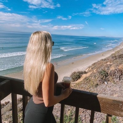 Looking ahead, searching for travel and relaxation, doing things you like🌻