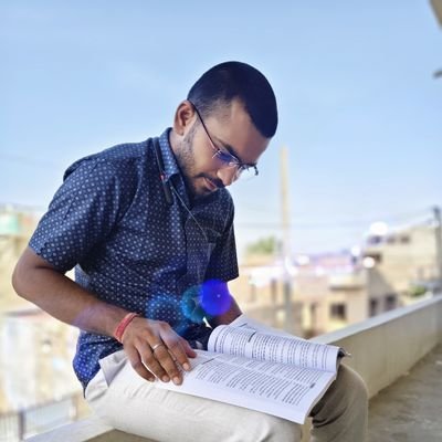 काम करो ऐसा कि एक पहचान बन जाए,
हर कदम ऐसा चलो कि निशान बन जाए,
यहां जिंदगी तो हर कोई काट लेता है,
जिंदगी जियो इस कदर कि मिसाल बन जाए।
🙏💝💝🙏
follow 🔙