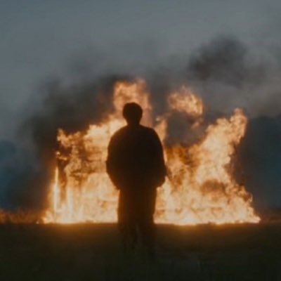 9zq6_'s profile picture. "أعوذ بك أن أكون عبدًا جحودًا،أعدّ البلايا وأنسى النِعم".