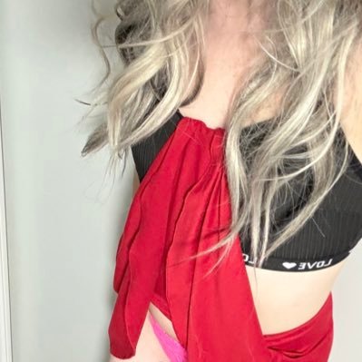 Delicate build, girlish voice, FEM energy💅👠Young, cute, passable CDgirl—ALL-smooth & soft skin! vers 😘 into roleplay& your feet🦶