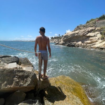 molinaaxjose's profile picture. dice mi dragón que estáis todos locos