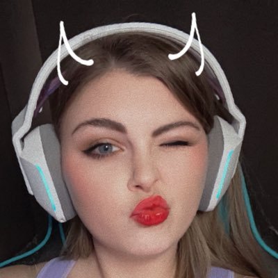 _ItsSquirtlee's profile picture. Oh well hi, I’m a variety streamer on twitch. You should def come check me out😁