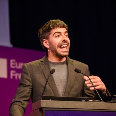 Món, política, comunicació | Ex-govern a l’@ajuntamentvng i ex-diputat al @parlamentcat | Secretari de Relacions Internacionals d'@Esquerra_ERC