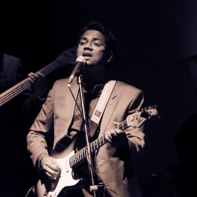 dineszz's profile picture. 