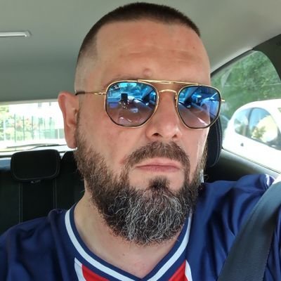 en rouge et bleu Paris à vie
#PSG
2020 début d'une décennie prêt pour une nouvelle Dynastie ♥️💙
La trap n'est pas du rap