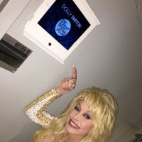 Dolly Rebecca Parton (@veacobacci) 's Twitter Profile